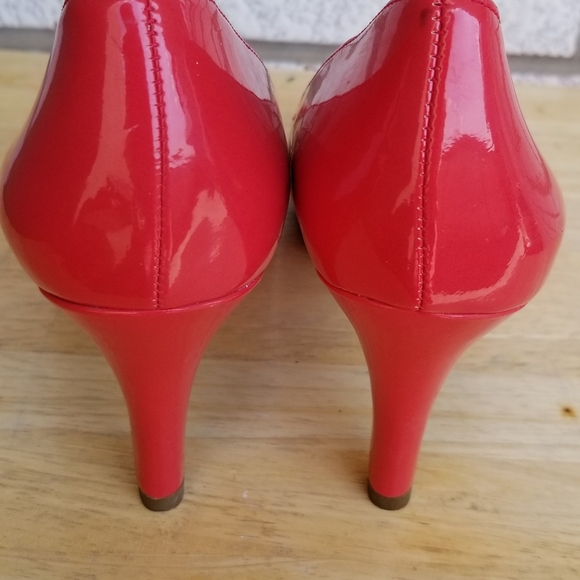 Red peep-toe heels - Picture 4 of 12